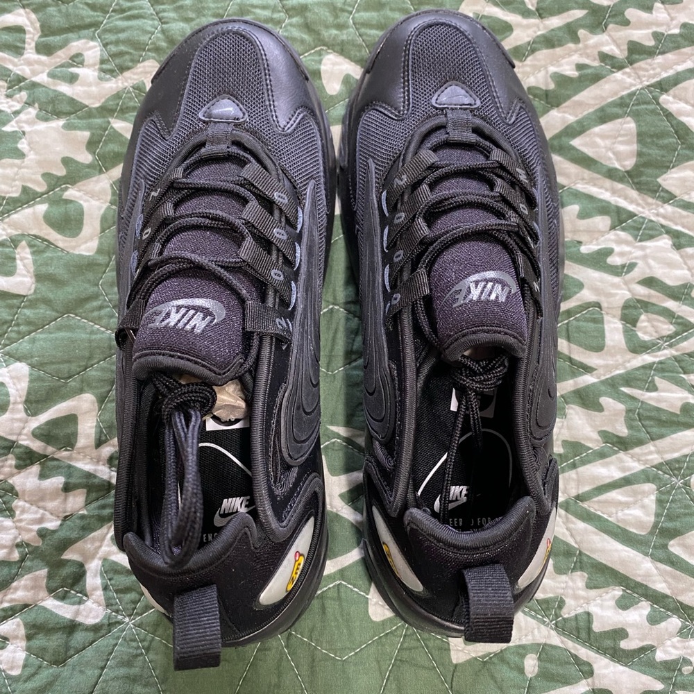 triple black nike zoom 2k